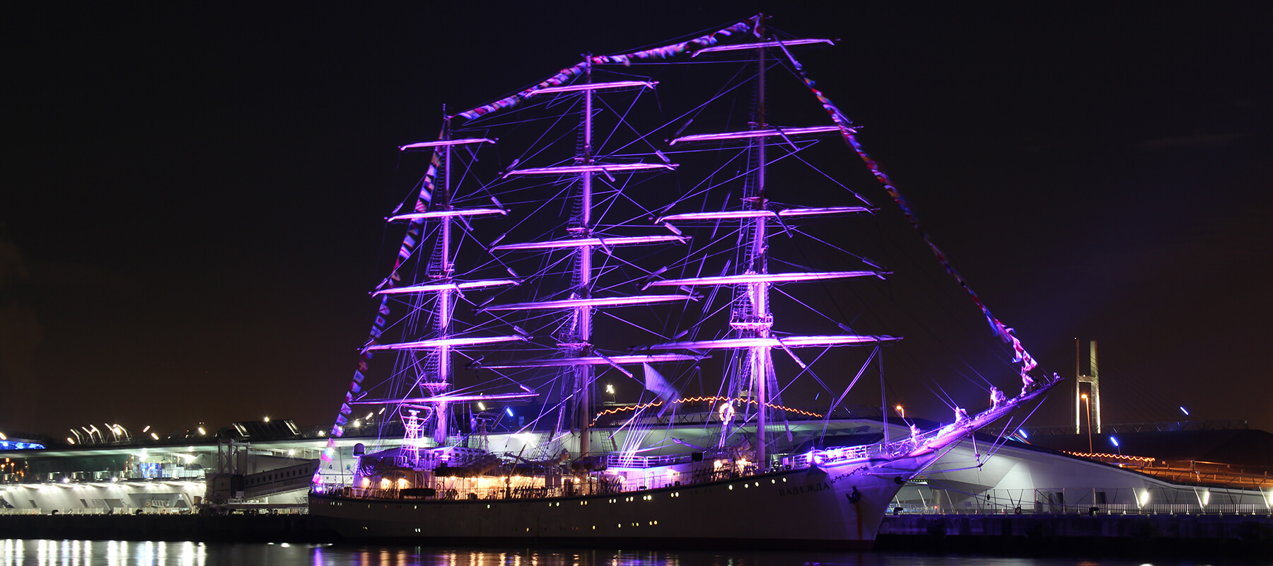 АРХИТЕКТУРНОЕ ОСВЕЩЕНИЕ ПАРУСНОГО СУДНА НАДЕЖДА