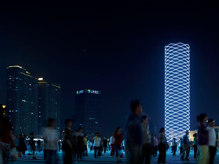 Монтаж светильников на фасаде здания